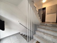 (4) Das helle und gepflegte Treppenhaus f�hrt Sie zum Wohnungseingang *VERKAUFT*