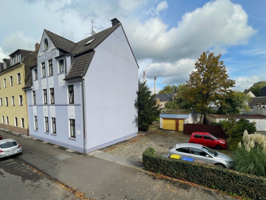 (2) Eine Impression des Immobilienensembles von der Stra�enfront Mehrfamilienhaus Gladbeck / Zweckel