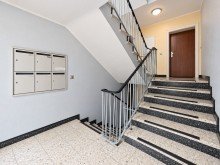 (3) Erste Impression aus dem gepflegten Hausflurbereich im Erdgeschoss iTH: Nachgefragte Wohnlage in BOT-Batenbrock: 3,5 Raum ETW mit Potenzial f�r Eigennutzer & Anleger!
