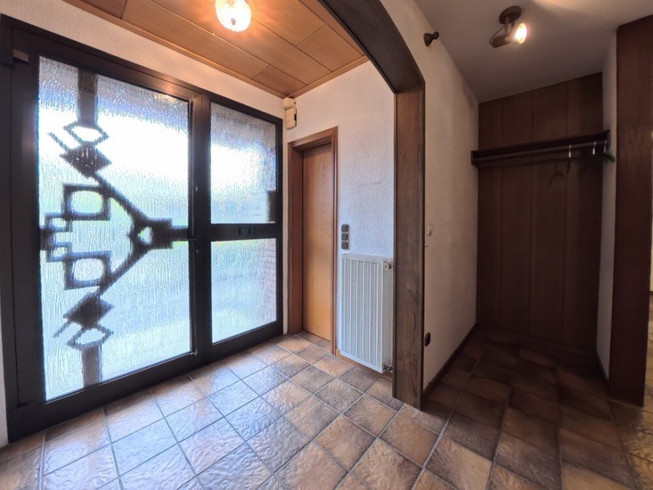 (3) Eine erste Impression aus dem Hauseingangsbereich mit direktem Zugang in das G�ste WC Reihenendhaus Bottrop / Stadtmitte