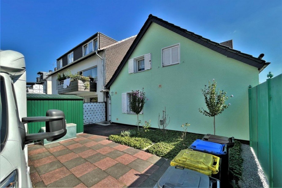 (10) Der Zugang auf das n�rdliche Grundst�ck erfolgt �ber den Anbau Einfamilienhaus Bottrop / Stadtmitte