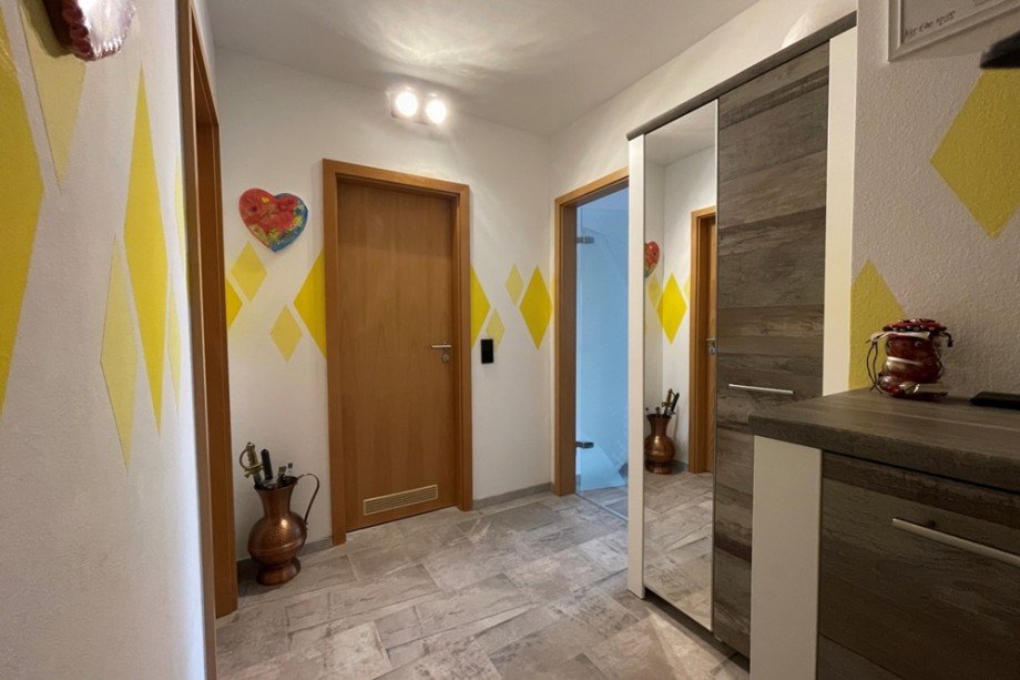 (5) Der ger�umige Wohnungsflur bietet Ihnen Zugang in alle Wohnr�ume Etagenwohnung Bottrop / Stadtmitte