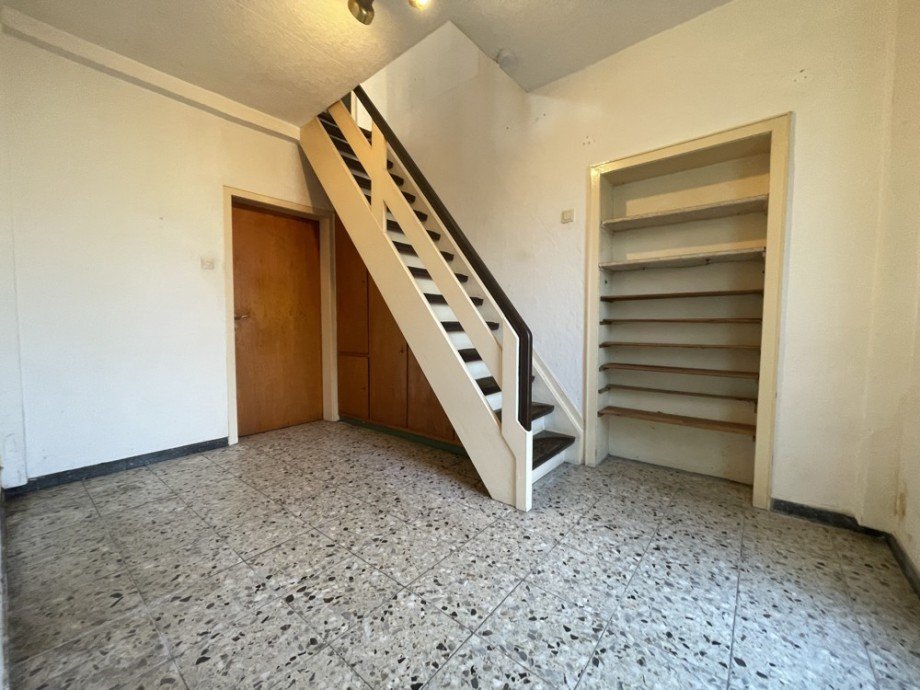 (2) Ein erster Einblick in den Hauseingangsbereich im Erdgeschoss Reihenendhaus Bottrop / Fuhlenbrock