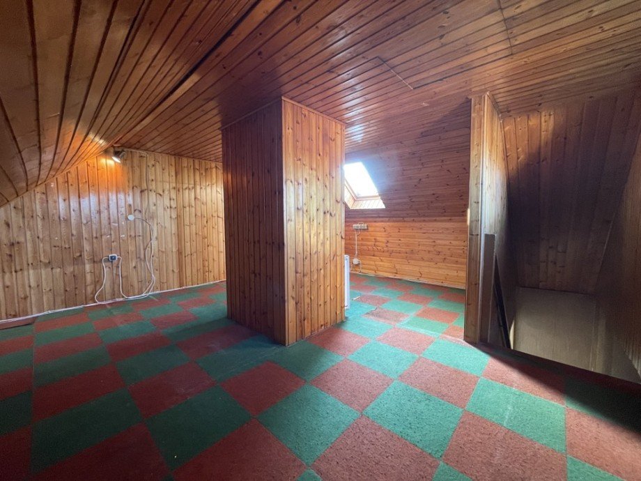 (24) Hier eine erste Impression aus dem ausgebauten Dachboden (Nutzfl�che) Reihenendhaus Bottrop