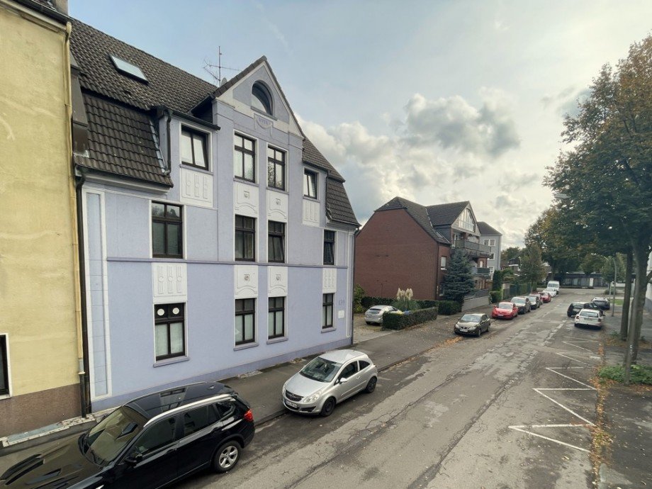(3) Ein weiterer Blick auf die Vorderseite des Mehrfamilienhauses Mehrfamilienhaus Gladbeck / Zweckel