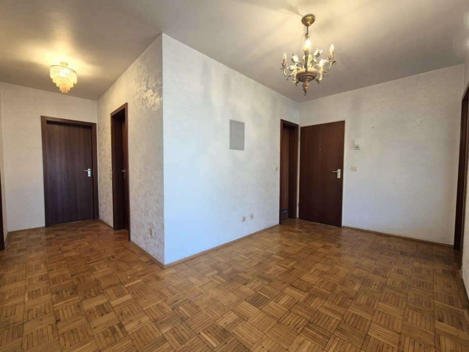 (5) Eine erste Impression des ger�umigen Wohnungsflures Etagenwohnung Gladbeck