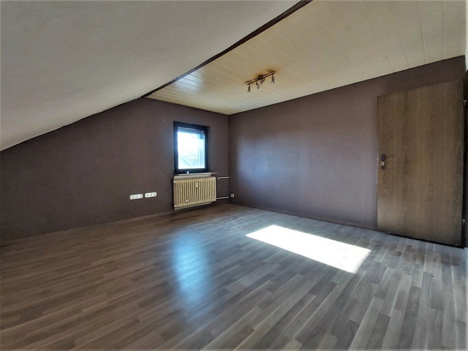 (29) Eine weitere Raumimpression aus dem Dachgeschoss Haus Bottrop / Batenbrock