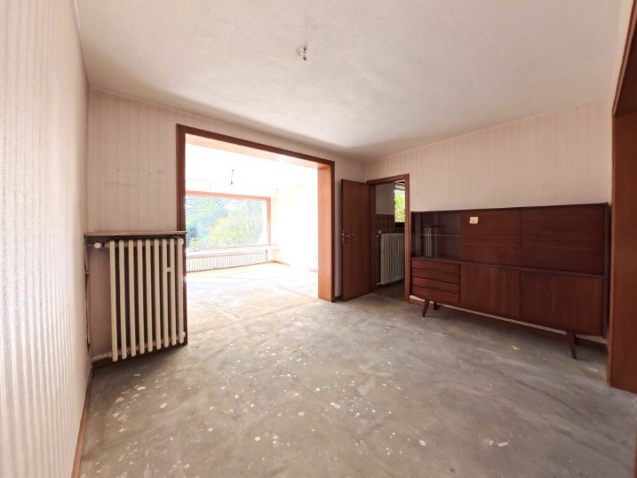 (8) Dieses Durchgangszimmer schlie�t sich dem Wohnzimmer an Reihenmittelhaus Oberhausen / Osterfeld-Ost