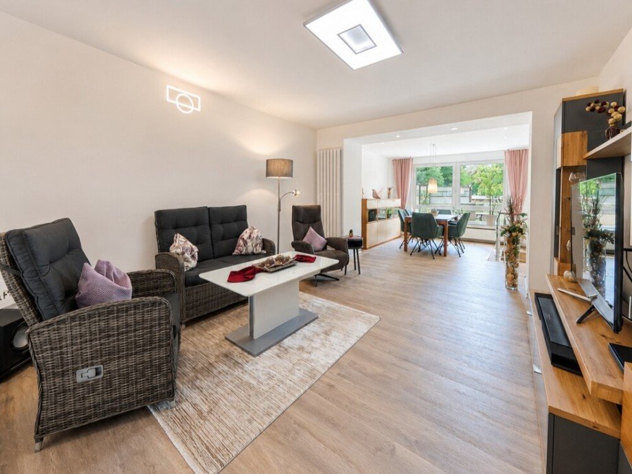 (8) Im weiteren Verlauf betreten Sie das Herzst�ck der Wohnung - das Wohn- und Esszimmer Erdgeschosswohnung Oberhausen / Osterfeld-Ost