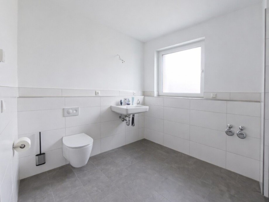 (14) Das moderne Badezimmer einer Referenzwohnung Etagenwohnung Oberhausen / Klosterhardt-Nord