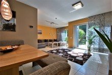 (11) Der Blick in Richtung der Terrasse und zum Garten *VERKAUFT*