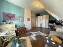 (16) Neben dem Schlafzimmer befindet sich dieser gro�z�gige Wohnraum im Obergeschoss *VERKAUFT*