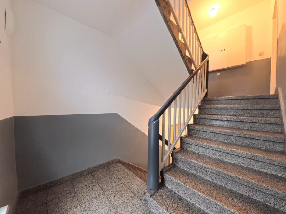 (4) Ein gepflegtes Treppenhaus f�hrt Sie hinauf zur Wohnung Etagenwohnung Bottrop / Stadtmitte