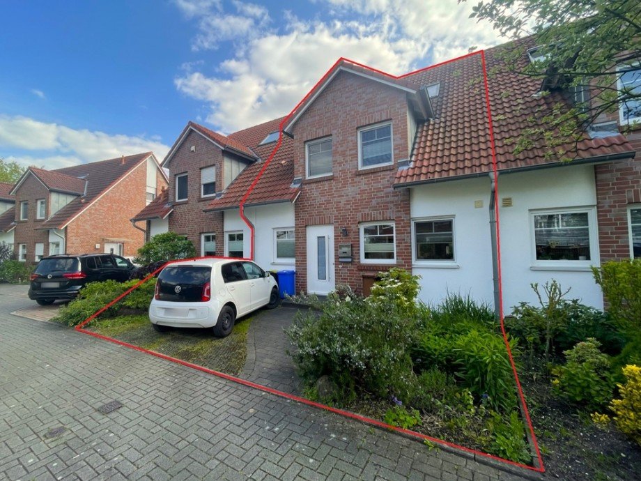 (2) Ein Blick auf den Hauseingangsbereich inkl. vorgelagerter Stellplatzfl�che Reihenmittelhaus Gladbeck / Rentfort