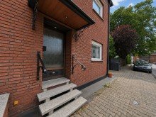 (3) Der Hauseingangsbereich auf der Geb�udevorderseite *VERKAUFT*