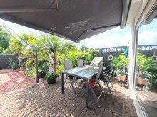 (10) Angrenzend befindet sich die gro�z�gige Terrasse *RESERVIERT*