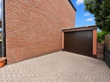 (16) Vor der PKW Garage erwartet Sie ein weiterer Freistellplatz *VERKAUFT*