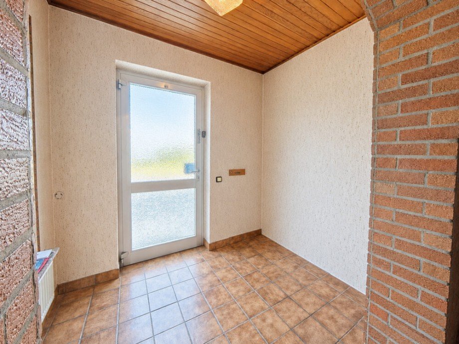(3) Der Blick auf den Hauseingang aus dem Geb�udeinneren Reihenmittelhaus Bottrop / Batenbrock