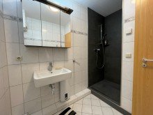 (12) Neben der K�che befindet sich das soeben  teilmodernisierte Duschbadezimmer *VERKAUFT*