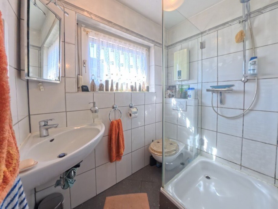 (22) Das Duschbadezimmer mit Fenster Reihenmittelhaus Bottrop / Eigen