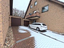 (29) Vervollst�ndigt wird dieses Angebot durch eine Garage in �berl�nge sowie weitere Stellplatzfl�chen *VERMIETET*