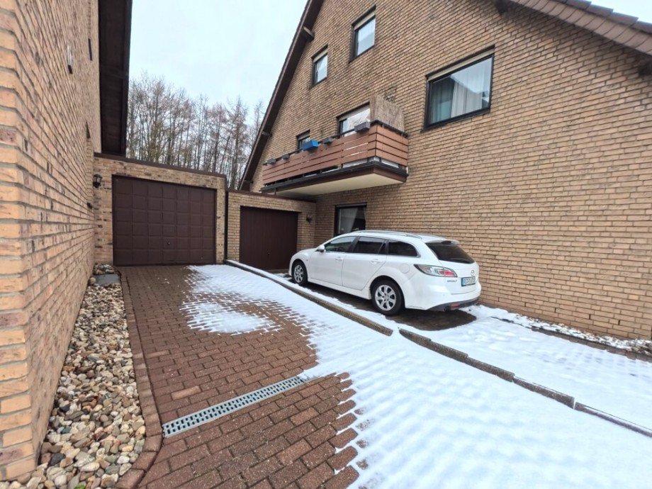 (29) Vervollst�ndigt wird dieses Angebot durch eine Garage in �berl�nge sowie weitere Stellplatzfl�chen Doppelhaush�lfte Bottrop / Fuhlenbrock