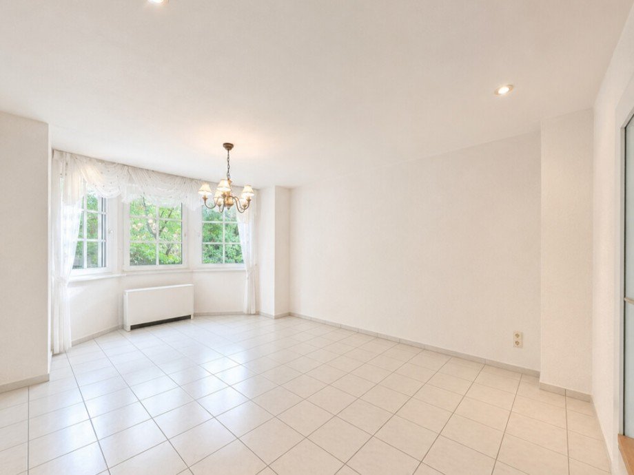 (13) Hier der Blick in ein m�gliches Wohnzimmer Mehrfamilienhaus Bottrop / Stadtmitte
