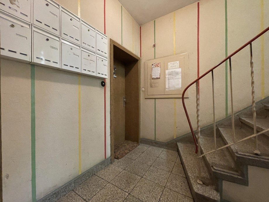 (7) Im Erdgeschoss befindet sich weiterhin eine vermietete 2,5 Raum Wohnung (ca. 46,30 qm) Haus Gelsenkirchen / Bulmke-H�llen