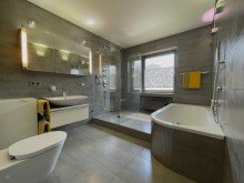 (13) Hier nun zun�chst ein Blick in das moderne Badezimmer der Wohnung (Archivbild) *VERMIETET*