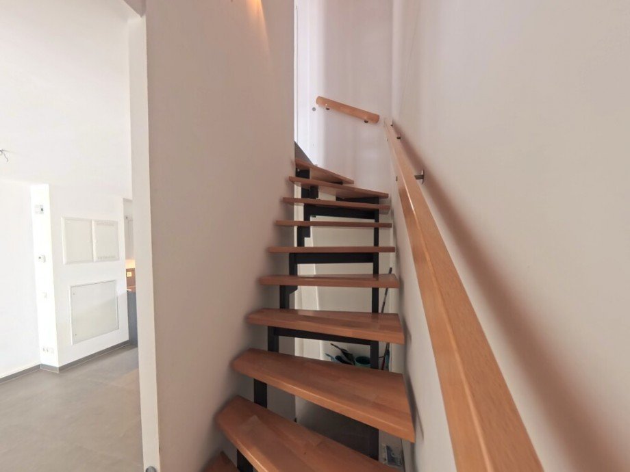 (15) �ber diese Treppe erreichen Sie nun das Obergeschoss Reihenmittelhaus Bottrop / Boy