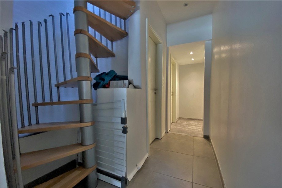 (8) �ber diesen Flur haben Sie Zugang in die Wohnr�ume und das Obergeschoss Doppelhaush�lfte Bottrop / Batenbrock