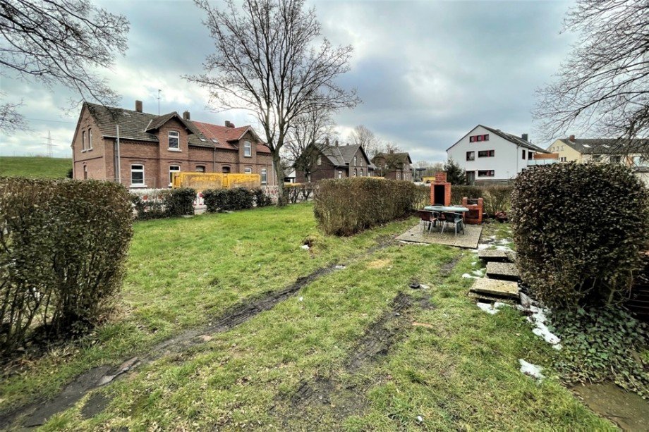 (10) Auf den hintern Grundst�cksteilen befinden sich die Gartenanteile Mehrfamilienhaus Bottrop / Ebel