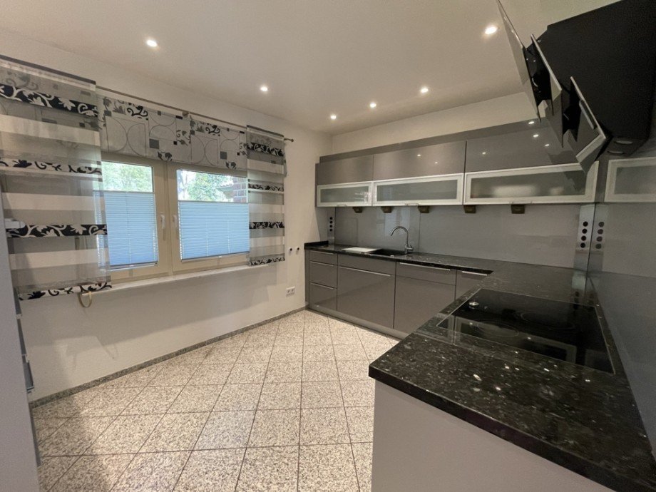 (8) Ein Einblick in die ger�umige K�che im Erdgeschoss Einfamilienhaus Bottrop / Eigen