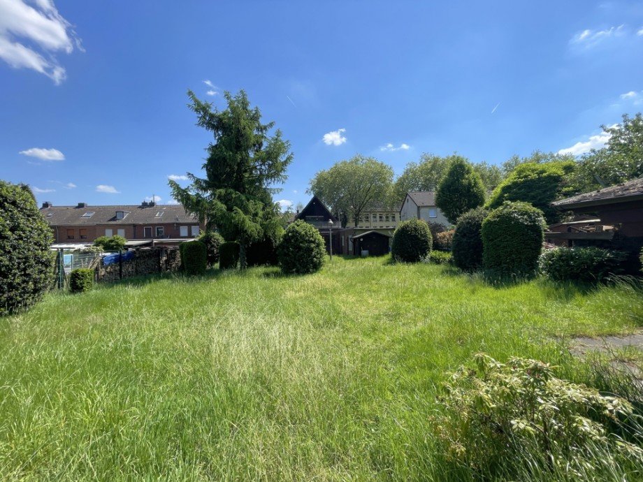 (31) Eine abschlie�ende Grundst�ckimpression mit Blick zum Wohnhaus Einfamilienhaus Bottrop / Batenbrock