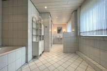 (19) Ein erster Einblick in das ger�umige Badezimmer *VERKAUFT*