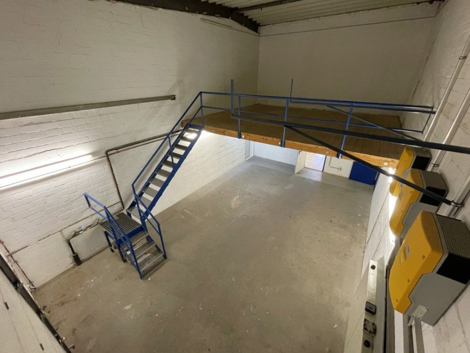 (7) Die Hochebene schenkt weitere Lagerm�glichkeiten Halle / Lager / Produktion Bottrop