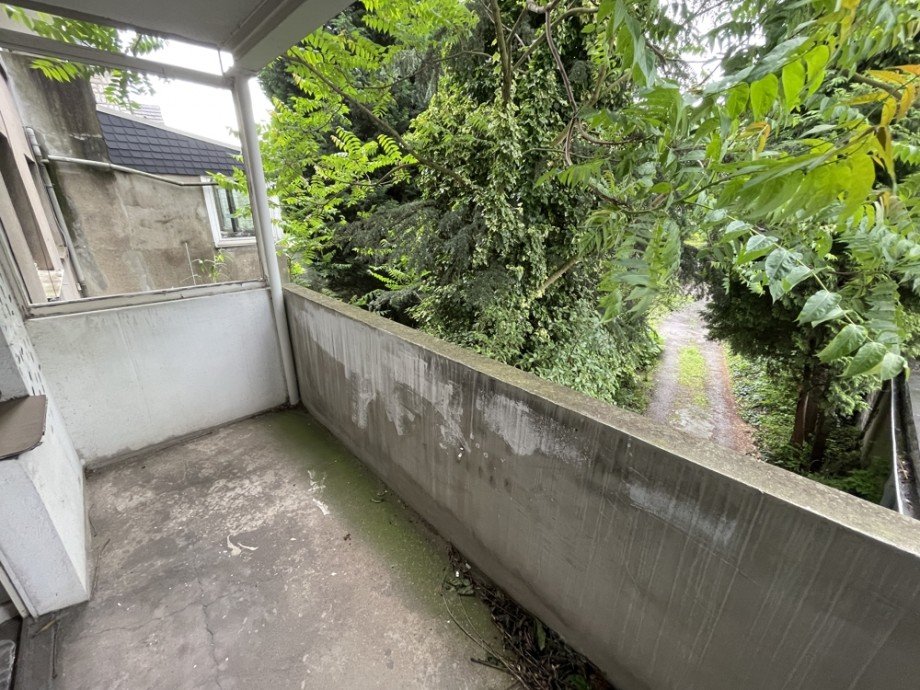 (17) Hier ein Eindruck von einem Balkon im ersten Obergeschoss auf der Geb�uder�ckseite Haus Gelsenkirchen / Bulmke-H�llen