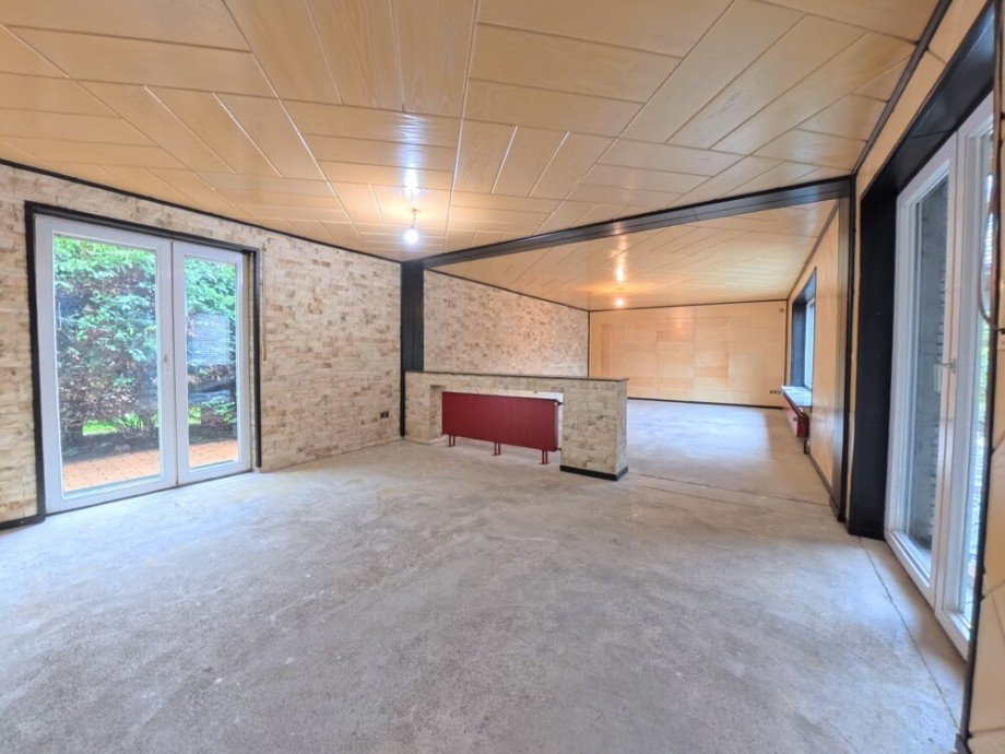 (7) Ein erster Blick in das Wohn- und Esszimmer im Erdgeschoss Bungalow Bottrop / Welheim