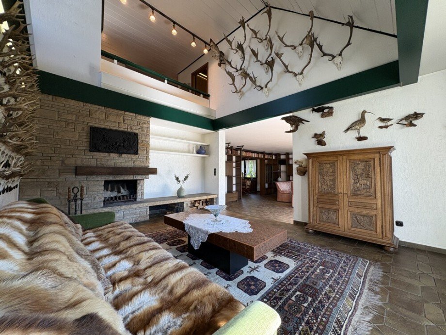 (11) Der Kaminwohnzimmerbereich ist separiert und bietet durch einen Luftraum Blick in das 1. Obergeschoss Einfamilienhaus Bottrop / Grafenwald