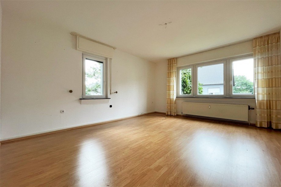 (9) Hier sehen Sie das Wohnzimmer im Erdgeschoss Einfamilienhaus Bottrop / Batenbrock