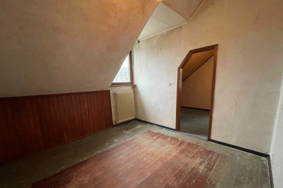 (16) Das Schlafzimmer f�hrt Sie in ein begehbares Ankleidezimmer Zweifamilienhaus Bottrop / Batenbrock