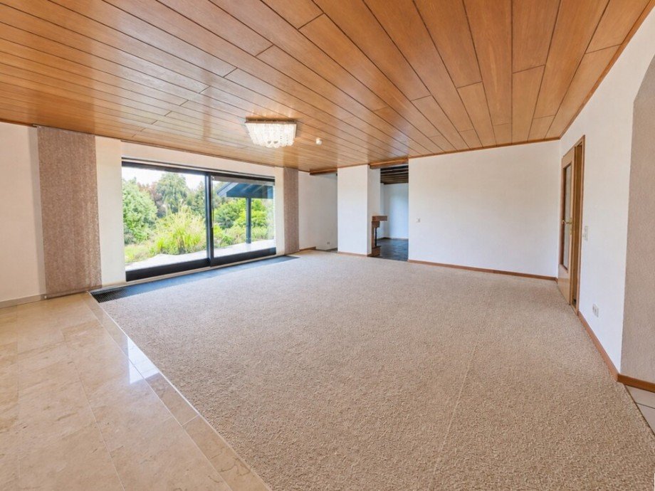 (11) Anschlie�end an das Esszimmer befindet sich das ger�umige Wohnzimmer Zweifamilienhaus Bottrop / Grafenwald
