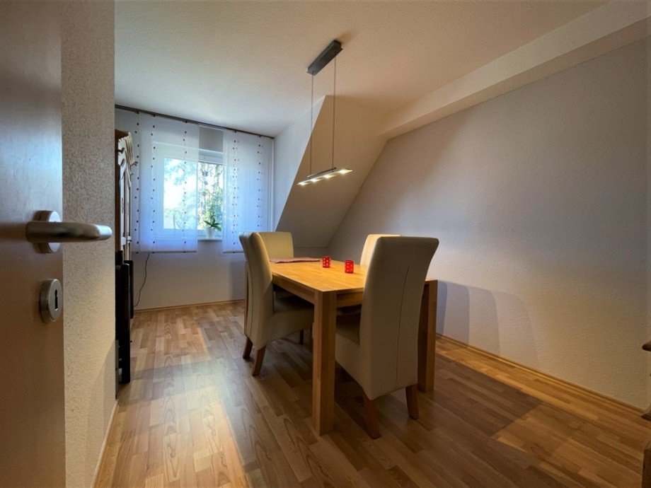(14) Hier blicken wir in eines der beiden Kinder- oder Arbeitszimmer im 2.OG Maisonettewohnung Bottrop / Welheim