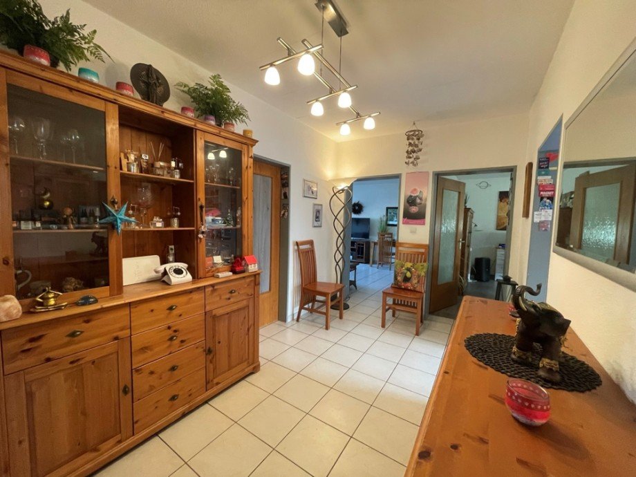 (22) Hier ein Einblick in den Wohnungsflur im ersten Obergeschoss Mehrfamilienhaus Bottrop / Fuhlenbrock