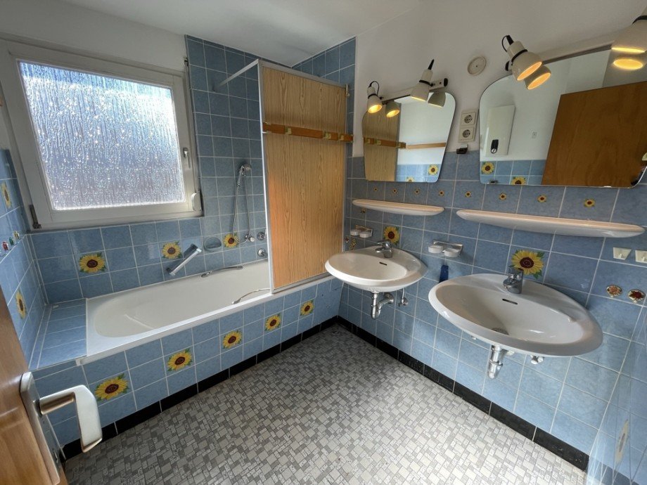 (19) Hier ein Einblick in das Badezimmer im Obergeschoss Einfamilienhaus Bottrop / Fuhlenbrock