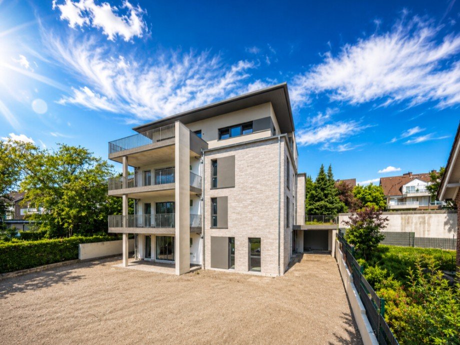 (2) Eine Ansicht der Geb�udevorderseite Erdgeschosswohnung Bottrop / Fuhlenbrock