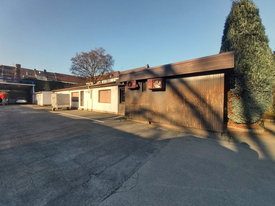 (42) Dieses Hofgeb�ude (Elektrobetrieb) besitzt der einzige Miteigent�mer Haus Gelsenkirchen / Horst