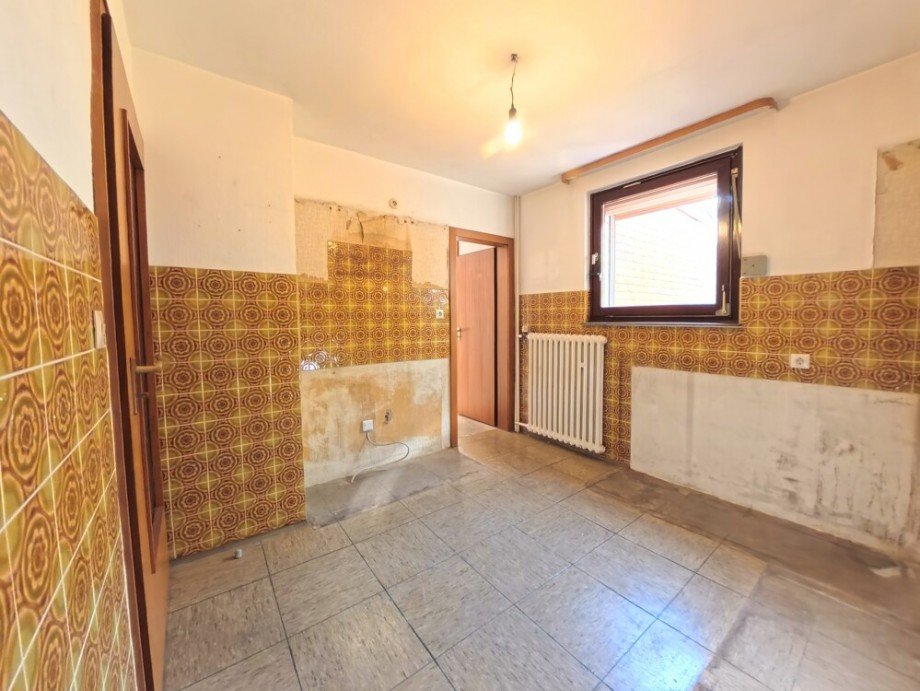 (10) Die K�che ist u.a. �ber das Durchgangszimmer zu erreichen Reihenmittelhaus Oberhausen / Osterfeld-Ost