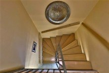 (18) Das Treppenhaus aus einer anderen Perspektive *VERKAUFT*