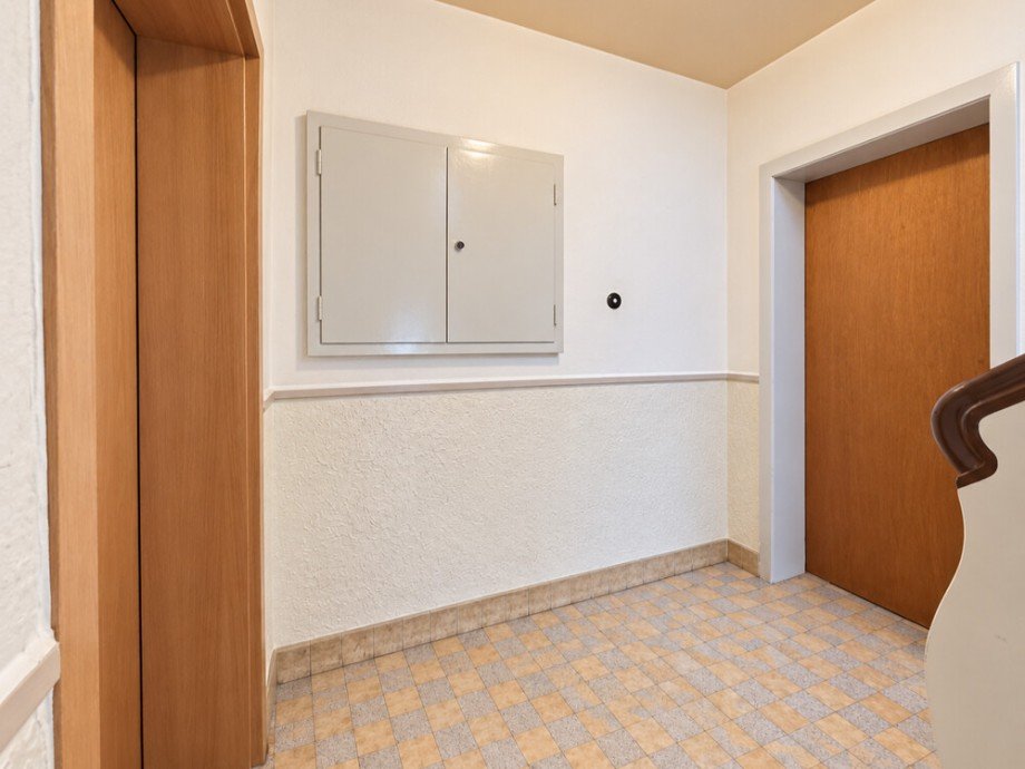 (12) Die Wohnungseing�nge im Erdgeschoss Mehrfamilienhaus Bottrop / Stadtmitte